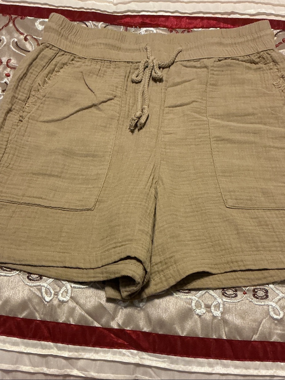 Women's Drawstring Casual Athletic Shorts in Light Khaki